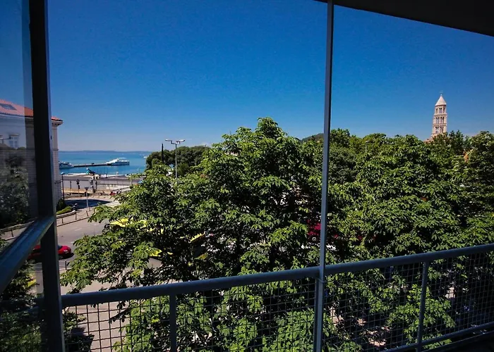 Luxury Living アパート