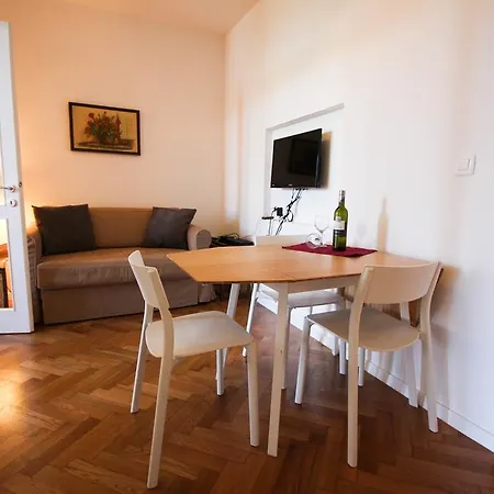 Luxury Living Apartment